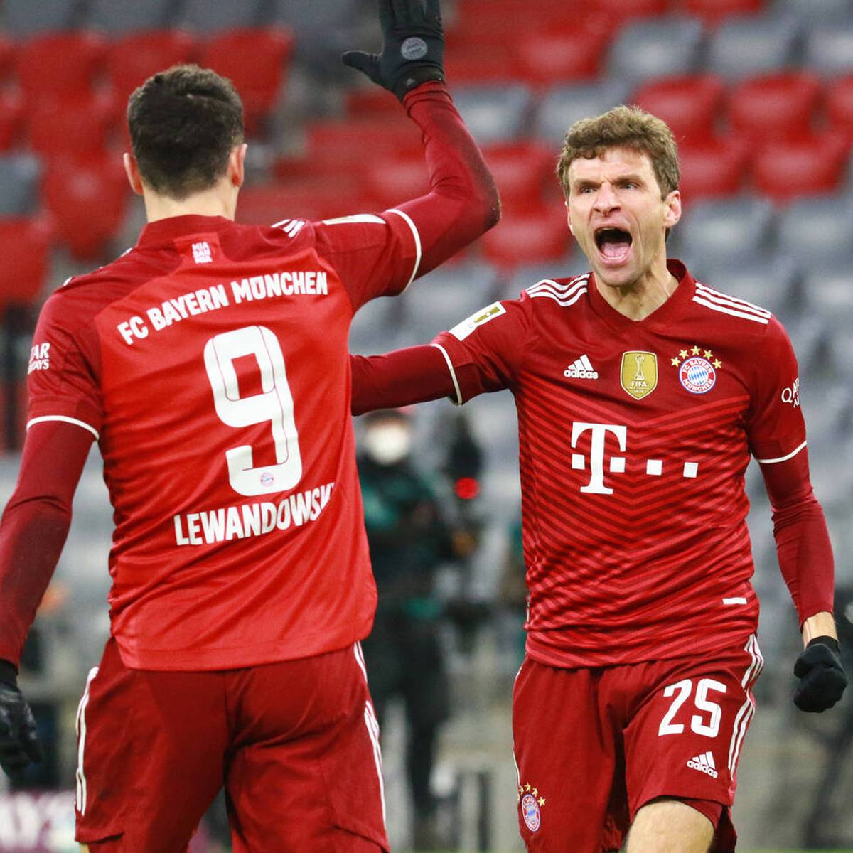 Nicht nur Robert Lewandowski ist aktuell in der Form seines Lebens, auch Thomas Müller knackt Rekorde. Im Duett setzen die Bayern-Stars Maßstäbe.