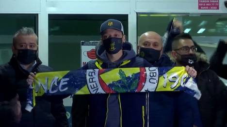 Mesut Özil spielt ab sofort für Fenerbahce. Sein ehemaliger Teamkollege Lukas Podolski ist begeistert von dem prominenten Neuzugang der Süperlig.