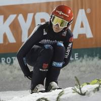 Der Ski-Weltverband FIS veröffentlicht den Weltcup-Kalender der kommenden Saison für die Skispringerinnen. Dabei sorgen die Terminansetzungen jedoch für einige Fragezeichen.