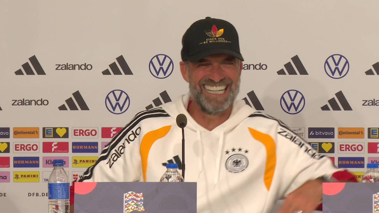 Kurios! Plötzlich fängt Klopp an zu singen