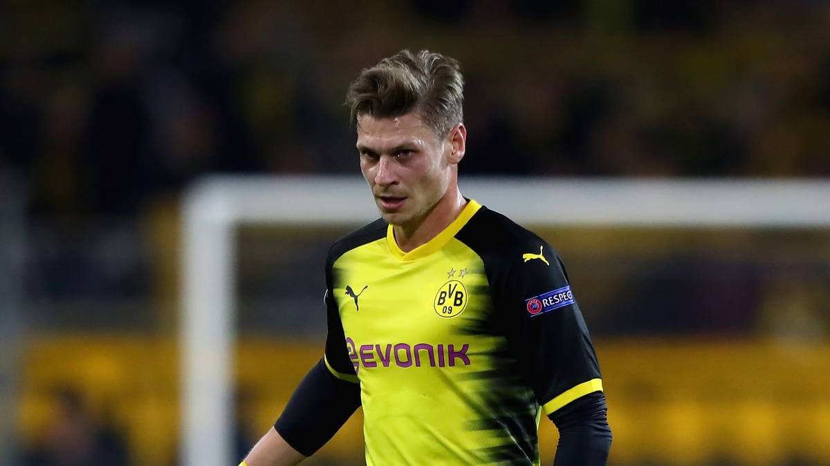 Platz 15: LUKAS PISZCZEK (32 / Borussia Dortmund): Dortmunds Routinier zählt seit Jahren zu den besten Außenverteidigern der Welt. Langsam merkt man ihm aber sein Alter an, schwächelte unter anderem gegen Tottenham, fällt derzeit verletzt aus  