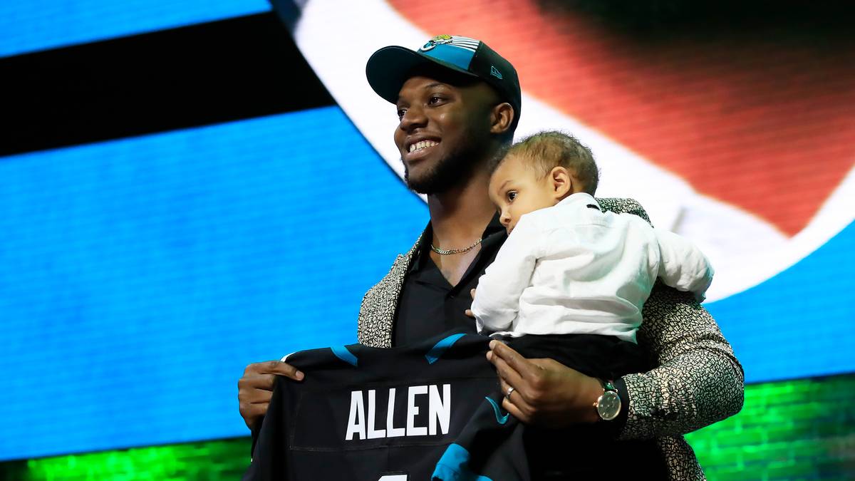 Pick Nr. 7 - JOSH ALLEN (Outside Linebacker, Kentucky) - Jacksonville Jaguars: Durch den überraschenden Pick der Raiders war Allen an Position sieben noch verfügbar. Die Chance auf einen derart starken Spieler, der alles kann und Quarterbacks das Fürchten lehrt, konnte sich das Team nicht entgehen lassen