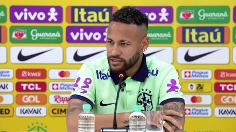 Brasiliens Neymar und Casemiro nehmen Trainer Fernando Diniz öffentlich in Schutz. Die beiden Stars der Selecao wollten sich zudem nicht über ein mögliches Engagement von Real-Coach Carlo Ancelotti äußern.