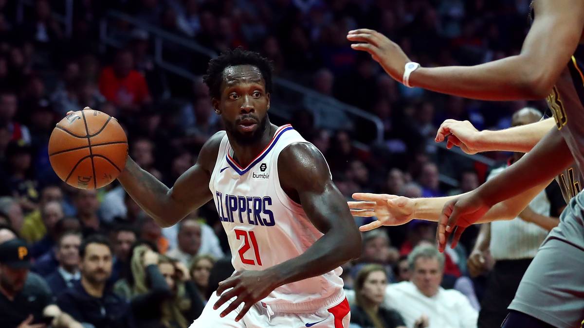 Der 1,85 Meter große Guard ist eine Pest am Ball, geht Gegnern unter die Haut und entnervt besonders gerne Superstars. Defensiv werden die Clippers vor allem auf dem Flügel ein Albtraum sein. Hier werden Handschellen für Scorer verteilt. Vorne trifft Beverley den Dreier (40 Prozent), der große Spielmacher ist er nicht (3,8 Assists) - muss er neben Leonard und George aber auch nicht sein