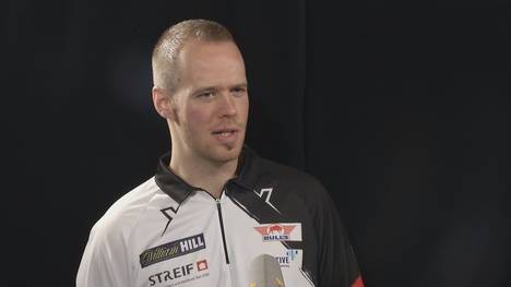 Die deutsche Darts-Hoffnung Max Hopp scheidet bei der Darts WM in London gegen Mervyn King aus. Im Interview nach dem Spiel gibt er sich bei SPORT1 wütend.