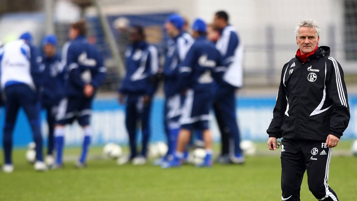 FRED RUTTEN: Nachdem er zur Saison 2008/09 von Twente Enschede gekommen war, konnte Rutten die Erwartungen auf Schalke nicht erfüllen und wurde noch vor Saisonende auf Platz acht liegend entlassen