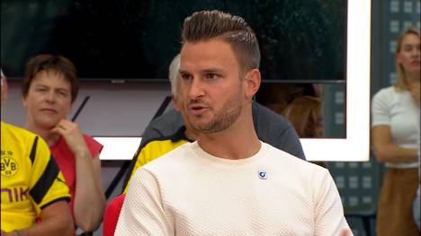 Eine Schiedsrichter-Entscheidung hat nach einem erneuten VAR-Eingriff für Unmut bei Borussia Mönchengladbach gesorgt. Referee Daniel Schlager stellt sich im STAHLWERK Doppelpass der Runde. 