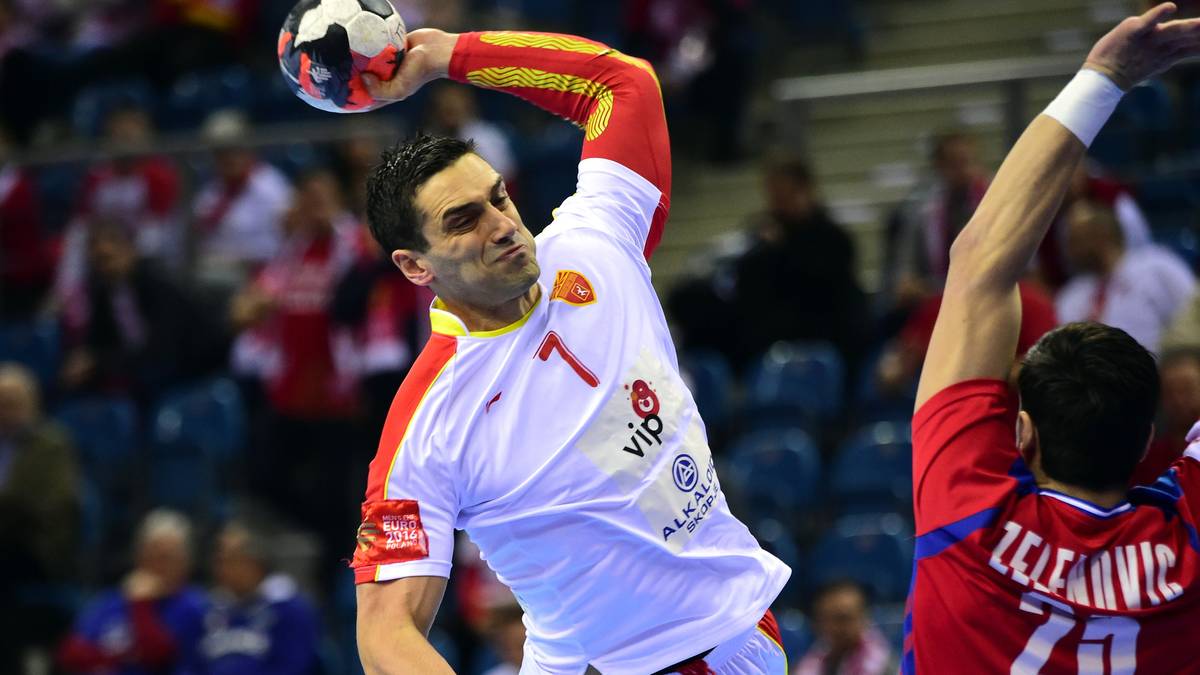 PLATZ 15, MAZEDONIEN: Mazedonien ist das Parade-Beispiel für ein One-Man-Team im Welthandball: Bei den Männern vom Balkan ist alles auf Superstar Kiril Lazarov zugeschnitten. Der Rückraum-Schütze vom FC Barcelona führt damit zwar regelmäßig die Torschützenlisten der internationalen Turniere an, der Team-Erfolg bleibt aber aus