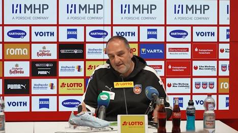 Der 1. FC Heidenheim steht vor dem Spiel gegen Eintracht Frankfurt weiterhin auf dem letzten Tabellenplatz. Trotz der schwierigen Lage erhalten Trainer Frank Schmidt und sein Team ungebrochene Unterstützung von den Fans, die besonders hinter dem Coach stehen und das Team motivieren.