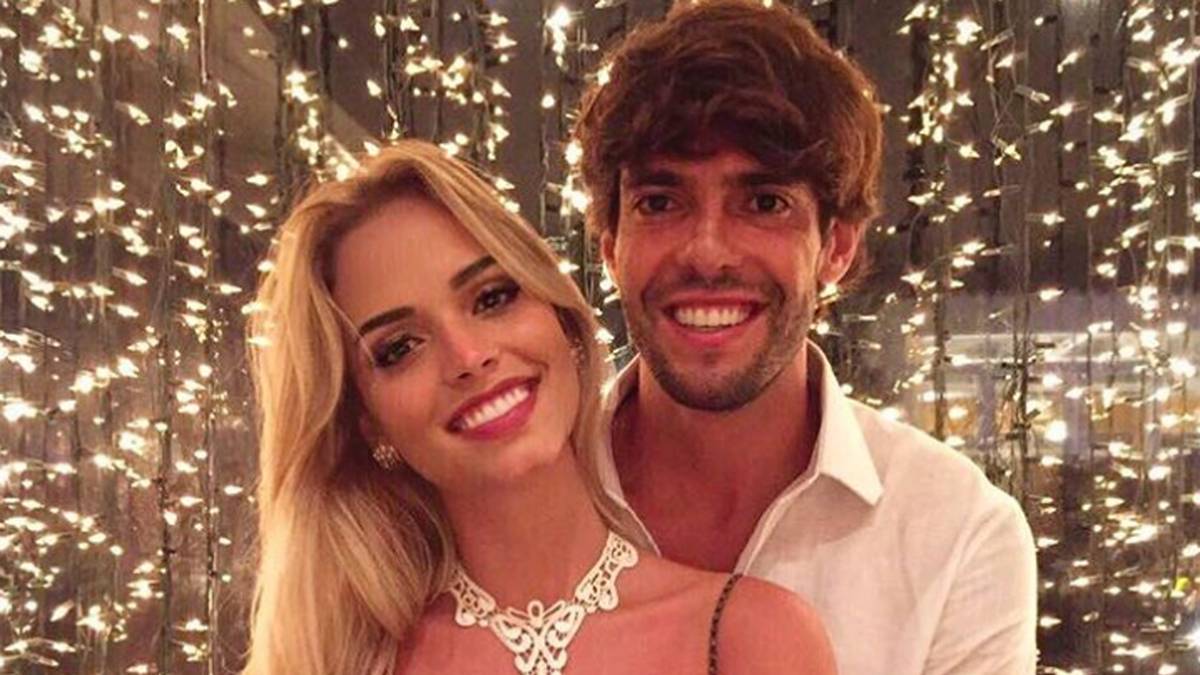 Mit diesem Partnerbild wünscht der frühere Milan-Star Kaka seinen Fans ein frohes neues Jahr