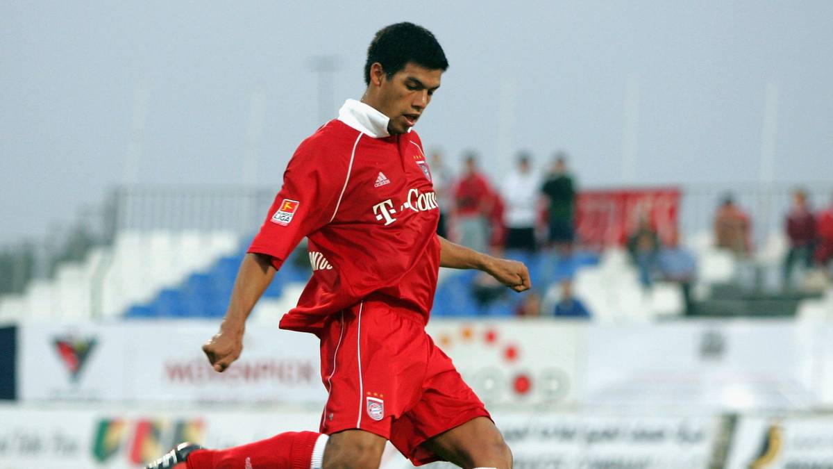 Als 22-Jähriger wechselte JULIO DOS SANTOS Anfang 2006 für 2,7 Millionen Euro zu den Bayern. Der Paraguayer absolvierte lediglich zehn Pflichtspiele für die Münchner