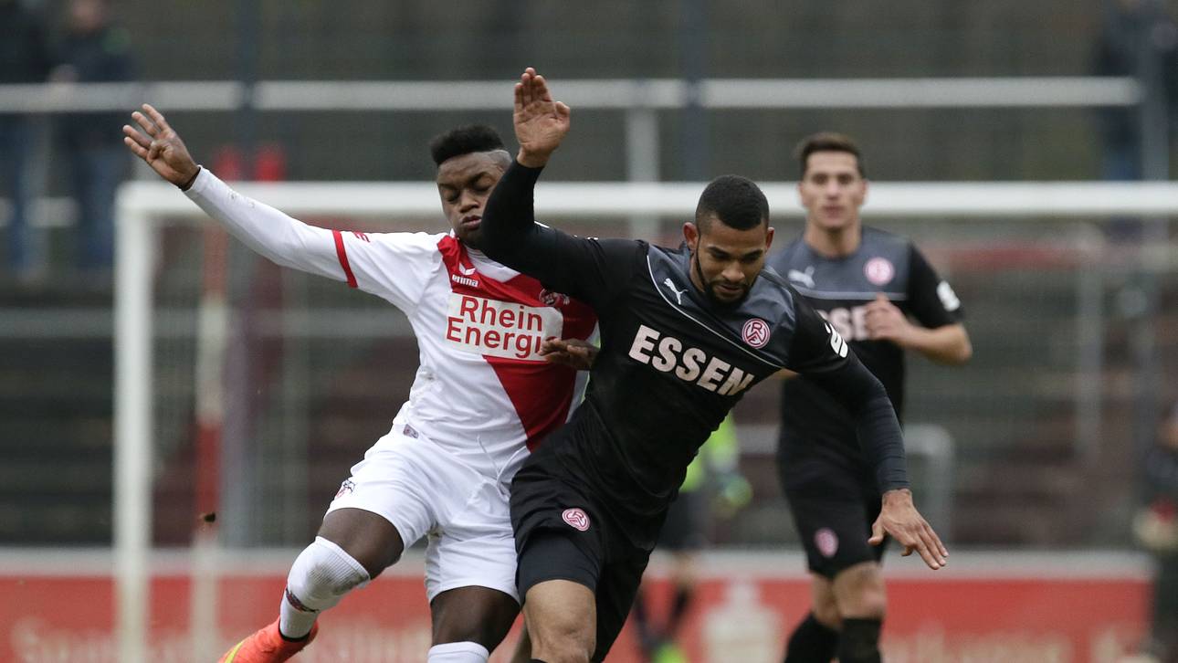 Aue verstärkt sich in der Offensive