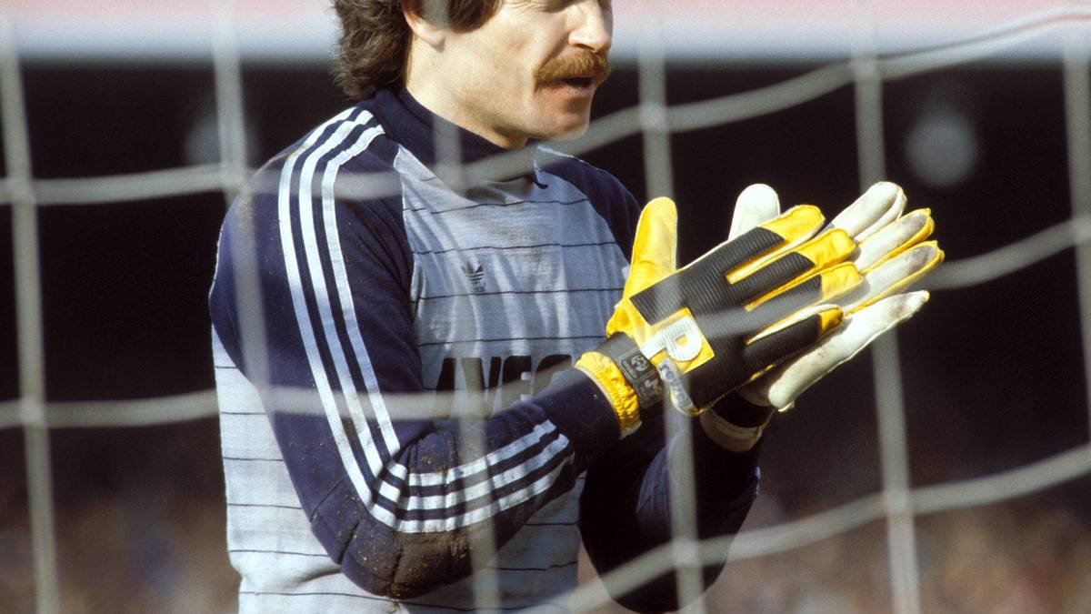 MANFRED MÜLLER: Schon in seiner zweiten Saison musste Junghans die Nummer eins fast zu gleichen Teilen mit Veteran Müller teilen - ehe 1982 ein neuer Top-Keeper an die Isar kam ...