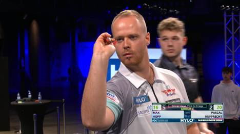 In der Gruppenphase der Hylo PDC Europe Super League besiegt Max Hopp Tabellenführer Pascal Rupprecht und räumt alle Restzweifel an seiner Achtelfinalteilnahme aus.