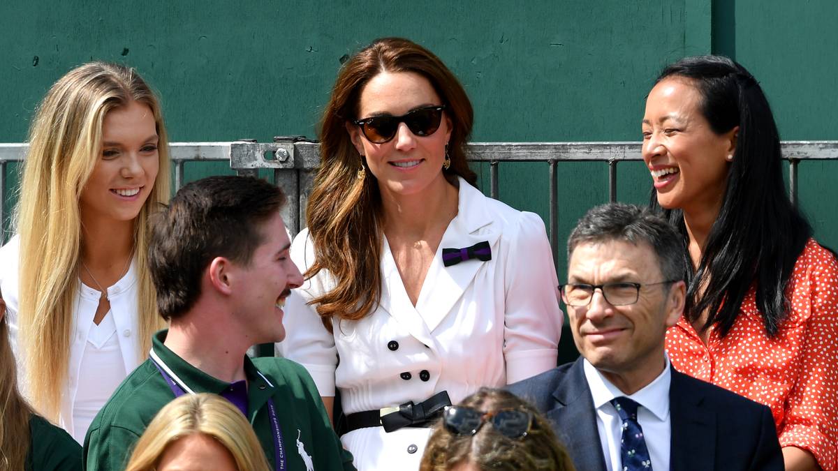 Ohne ihren Männeranhang präsentiert sich die 37-Jährige im All England Lawn Tennis and Croquet Club ...