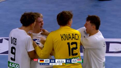 Die deutsche U19-Nationalmannschaft hat im Viertelfinale der Handball-WM gegen Ungarn einen echten Krimi überstanden. Alle Spiele der Handball-WM der U19 gibt’s im Livestream bei Handball Globe TV auf SolidSport.