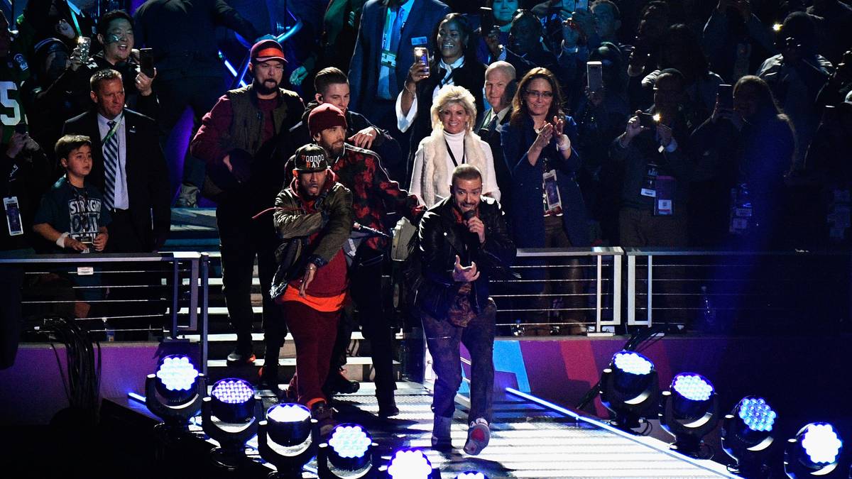 Meistens aber ist er im gesamten Stadion unterwegs