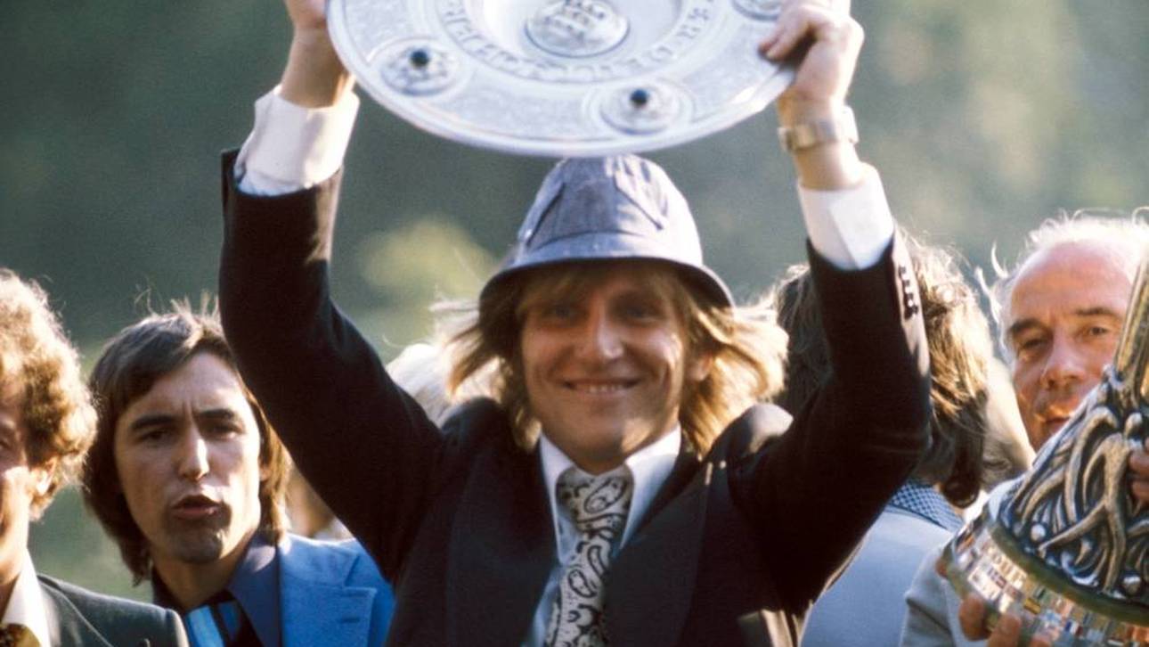 Wolfgang Kleff mit der Meisterschale 1975