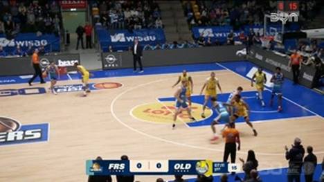 Die BBL-Highlights der Basketball-Partie SKYLINERS Frankfurt - EWE Baskets Oldenburg im Video.