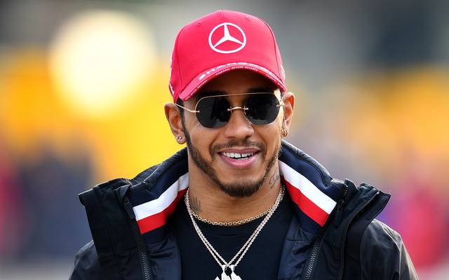 Formel 1 Lewis Hamilton Lasst Sich Beim Gp Von China Tattoo Stechen