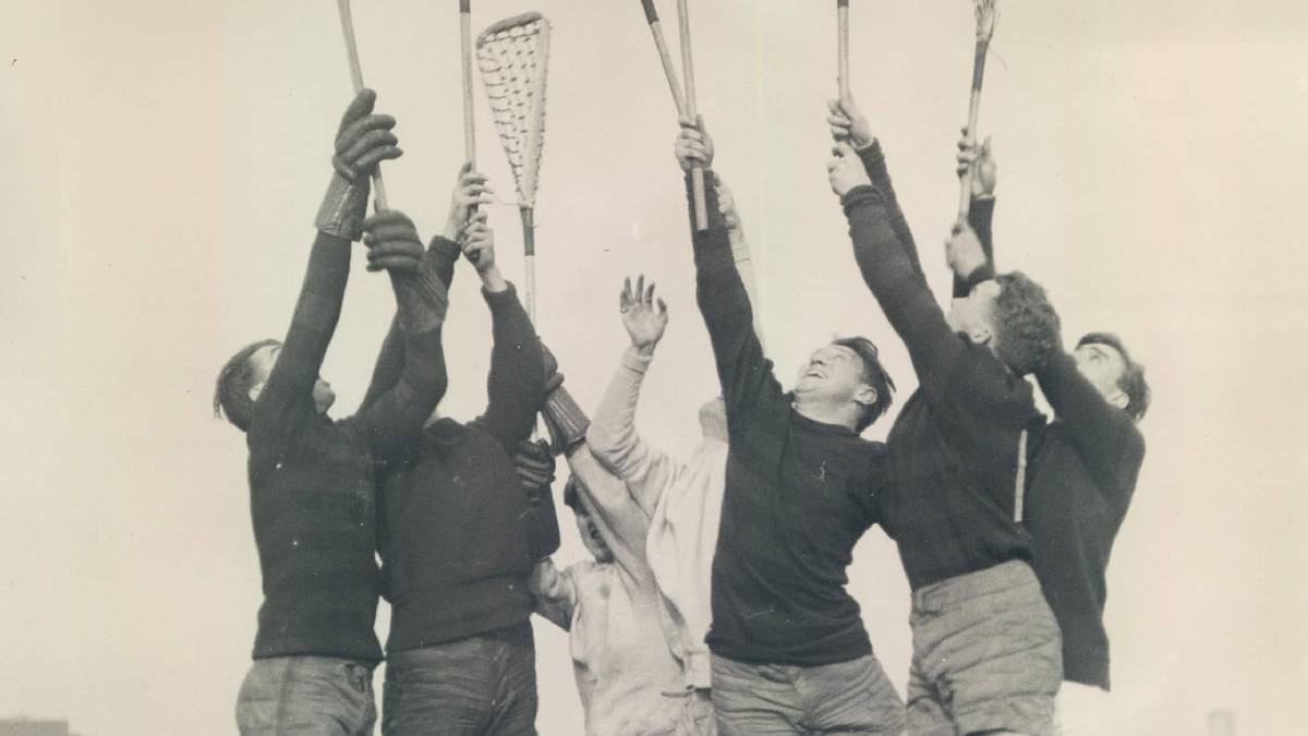 In Kanada gilt Lacrosse neben Eishockey als Nationalsport. Nach den Auftritten bei den Olympischen Spielen 1904 und 1908 - als Demonstrationssportart auch 1932 und 1948 - verlor die Ballsportart mit den benetzten Schlägern immer mehr an Bedeutung