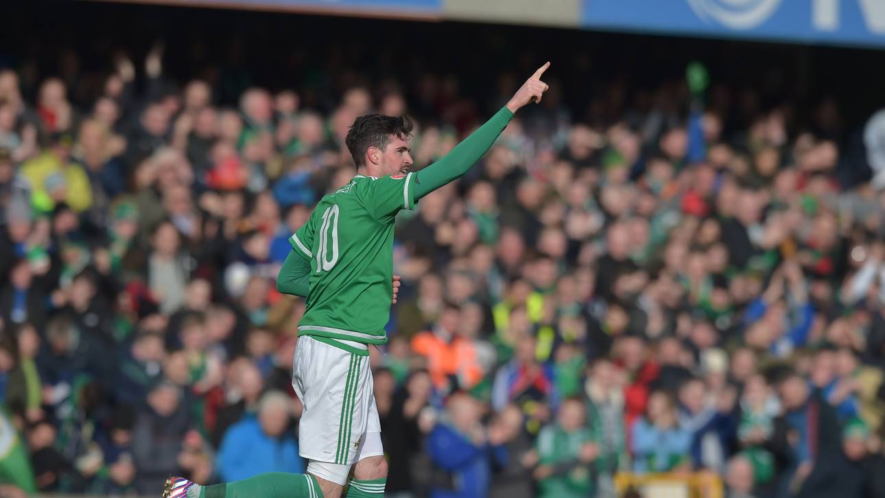 Nordirland verteidigt Platz 1 dramatisch