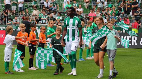 Unruhe, Transfer-Frust und mehrere Baustellen: Bei Werder Bremen war in diesem Sommer einiges los. Von Musahs Beraterwirbel über den Coulibaly-Verkauf bis zum Reis-Shitstorm. Auch sportlich lief die Vorbereitung alles andere als optimal. Jetzt stehen Daniel Thioune und Clemens Fritz vor wichtigen Aufgaben.