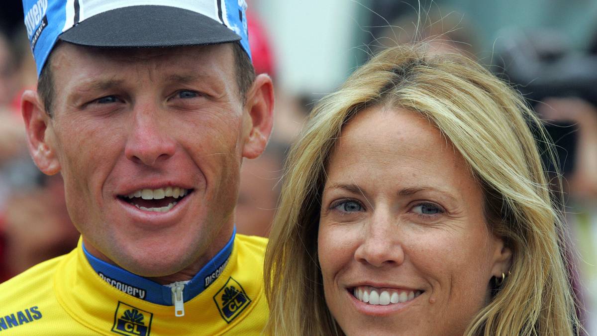 LANCE ARMSTRONG/SHERYL CROW: Und noch eine Liebe mit Ablaufdatum. Ab 2003 waren der Radstar und die Sängerin das Glamourpaar der US-Sportszene ein Paar, 2005 folgte die Verlobung. Crow war auch ständige Begleiterin bei seinen Radrennen