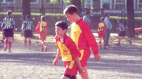 Robert Lewandowski beginnt im Alter von sieben Jahren mit dem Fußballspielen. SPORT1 zeigt Bilder seiner Jugend