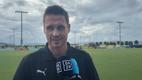 BVB-Sportdirektor Sebastian Kehl spricht über die aktuelle Situation im Kader der Borussia. Der 45-Jährige hält sich über einen Gittens-Transfer zu den Bayern bedeckt, möchte aber dennoch einige Abgänge forcieren.