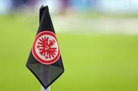 Bei einem Spiel von Frankfurts U19 gegen den FC Liverpool wird das Spiel wegen eines angeblichen Rassismus-Vorfalls abgebrochen. Es soll allerdings eine Verwechslung gewesen sein.