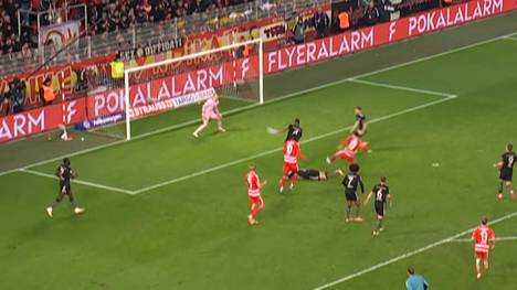 Der FC Bayern steht nach einer völlig verrückten Partie bei Union Berlin im DFB-Pokal-Viertelfinale.