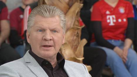 Marcus Thuram lässt sich im Spiel gegen den SC Freiburg zu einer Schwalbe hinziehen. Diese Aktion trifft im STAHLWERK Doppelpass auf Abneigung. 