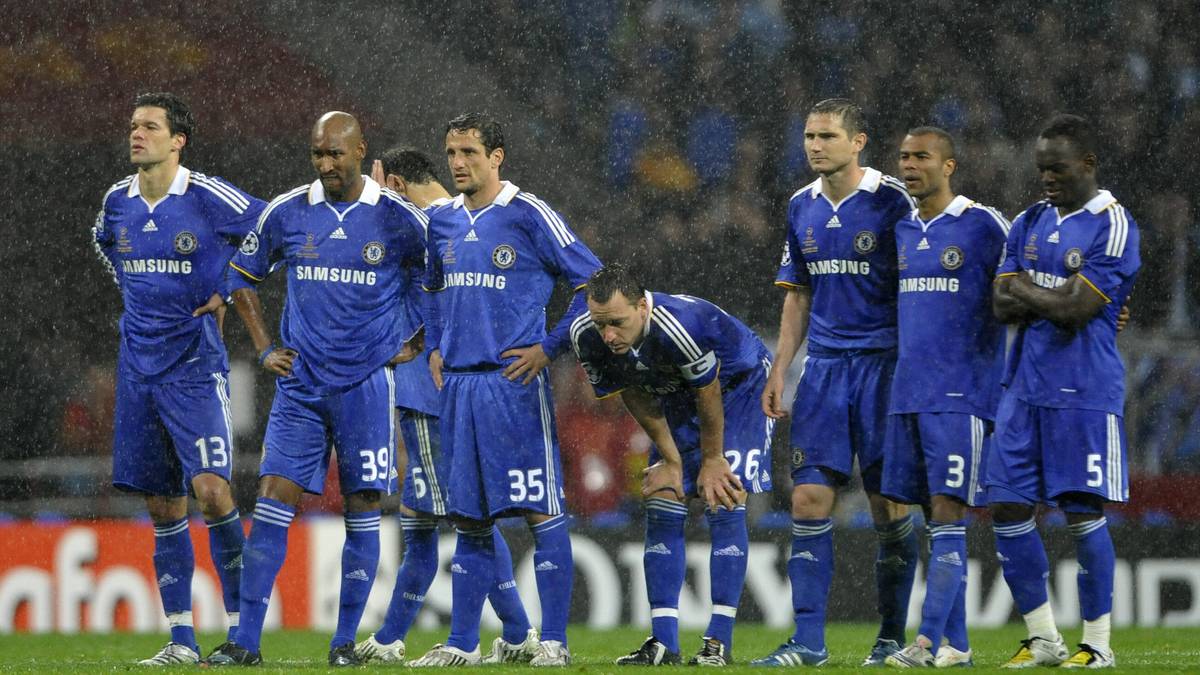 CHELSEA 2008: Beim Champions-League-Finale im Moskauer Luzuniki Stadion zwischen Chelsea und Manchester United steht es nach Toren von Frank Lampard und Cristiano Ronaldo 1:1 nach 120 Minuten, es geht ins Elfmeterschießen. Dort vergibt von den ersten neun Schützen lediglich der spätere Weltfußballer Ronaldo