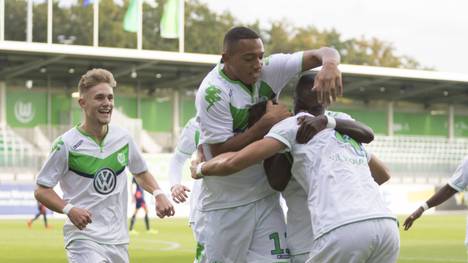 Wolfsburg feiert Torschütze Robin Ziegele