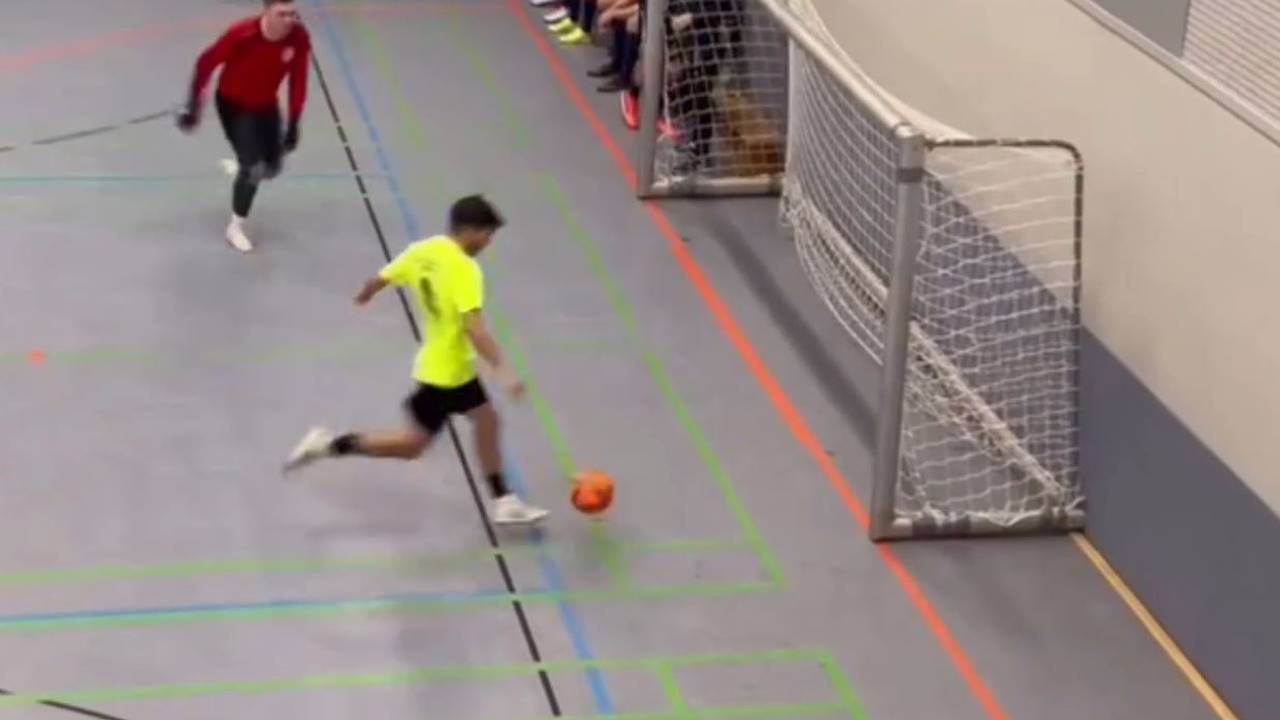 Unfassbarer Fehlschuss! Deutscher Amateur-Kicker wird weltweit zum Internet-Hit