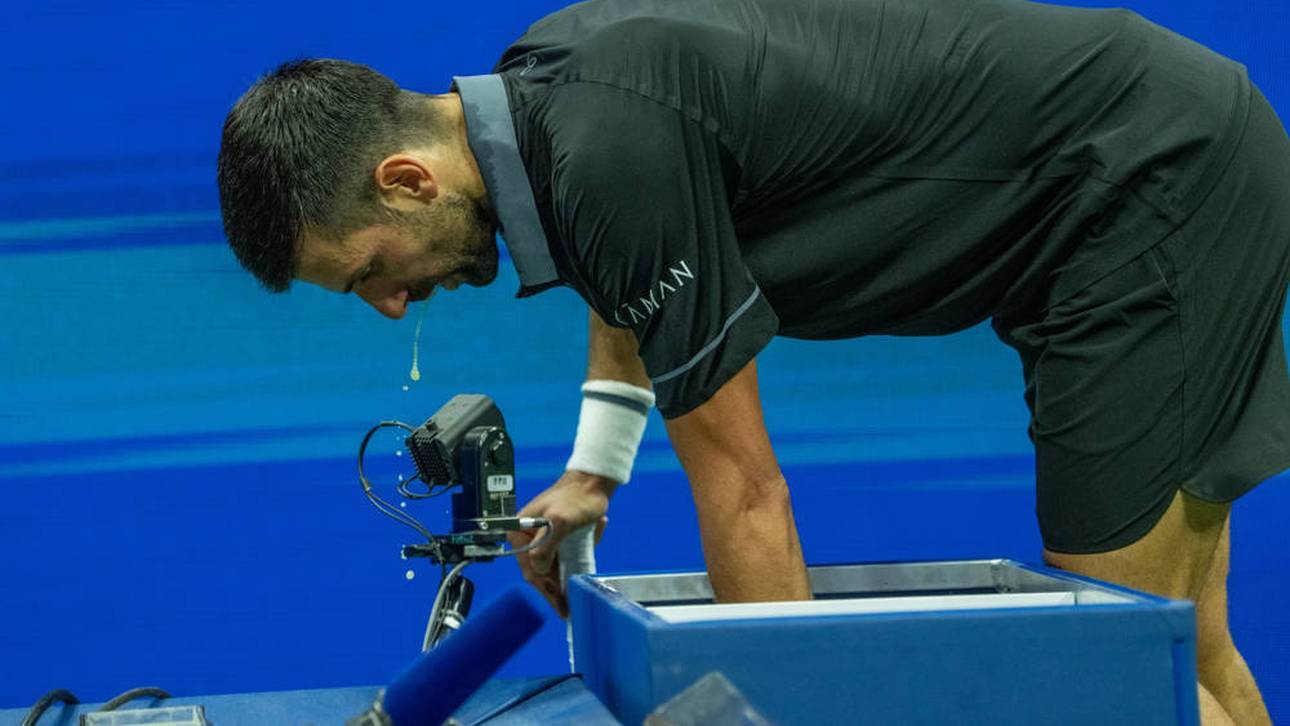 Novak Djokovic musste sich erneut übergeben
