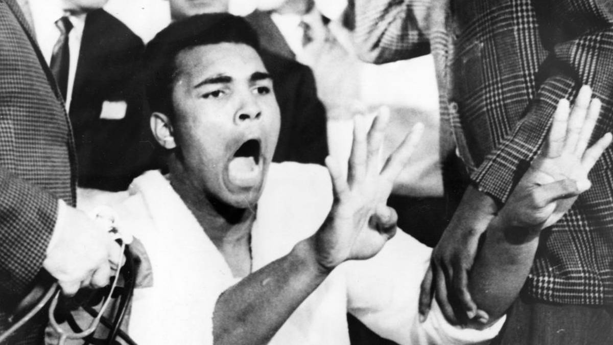 CASSIUS CLAY (später Muhammad Ali): Als Außenseiter gesetzt, gewann er 1964 gegen Liston seinen ersten Weltmeister-Titel – allerdings durch eine verletzungsbedingte Aufgabe seines Gegners nach Runde 1. Noch im selben Jahr änderte er seinen Namen in Muhammad Ali