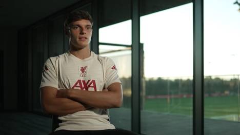 Für rund 30 Millionen Euro wechselt Giovanni Leoni von Parma Calcio zum FC Liverpool. Der Italiener erzählt, was er dachte, als er vom Interesse der "Reds" erfuhr.