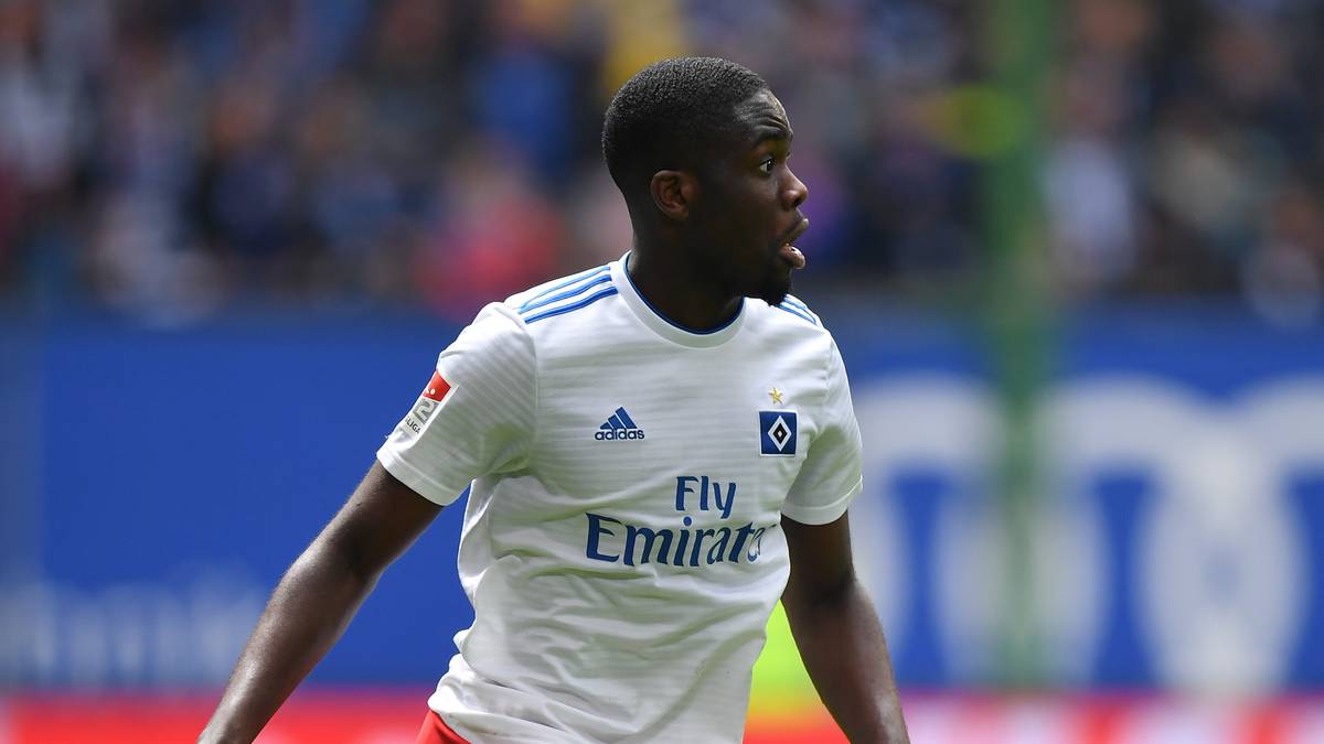 Die Hamburger besitzen aktuell nicht die finanziellen Mittel, um sich Mangala leisten zu können. In Stuttgart hat sich sein Kontrakt offenbar bereits bis 2023 verlängert