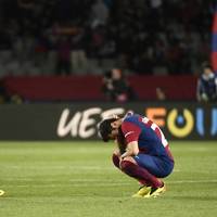 Ilkay Gündogan wird gegen Paris Saint-Germain ein Elfmeter verwehrt. Der Superstar des FC Barcelona kann die Schiri-Entscheidung nicht nachvollziehen, kritisiert aber auch einen Mitspieler. Spaniens Presse schreibt bereits von einem Bruch in der Kabine.