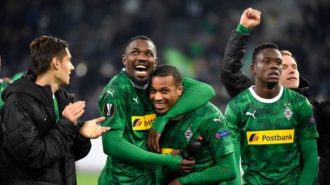 Mit neun Treffern und sieben Torvorlagen in der aktuellen Bundesligasaison hat sich Alassane Pléa in den Fokus der englischen Top-Teams gespielt.  Wie Sky berichtet, hat vor allem Manchester United ein Auge auf den Gladbach-Stürmer geworfen.