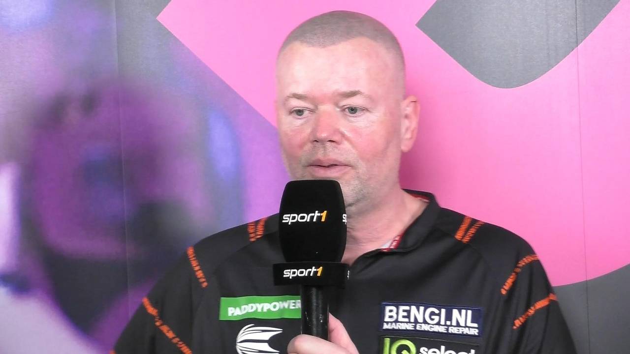Darts WM 2024: Raymond van Barneveld nach seinem Sieg über Radek Szaganski