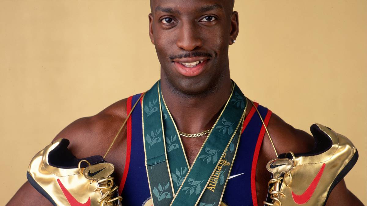 Bei seinem Rekordlauf wurde bei Johnson mit 37,267 km/h die bis dato höchste jemals auf einer Sprintstrecke erreichte Geschwindigkeit gemessen. Als erstem männlichen Sprinter gelang ihm das "Golden Double" über 200 und 400 Meter - und das mit unterschiedlich großen Schuhen: Weil sein linker Fuß kürzer als der rechte war, trug Johnson auf jener Seite einen Schuh in einer halben Nummer kleiner