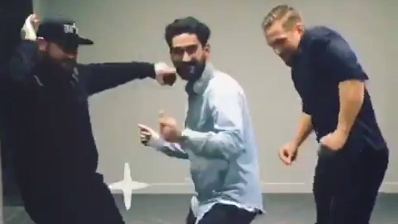 Gündogan zeigt albernes Tänzchen