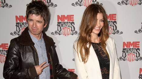 Noel Gallagher und seine Frau Sara MacDonald NME Awards 2012 - Arrivals