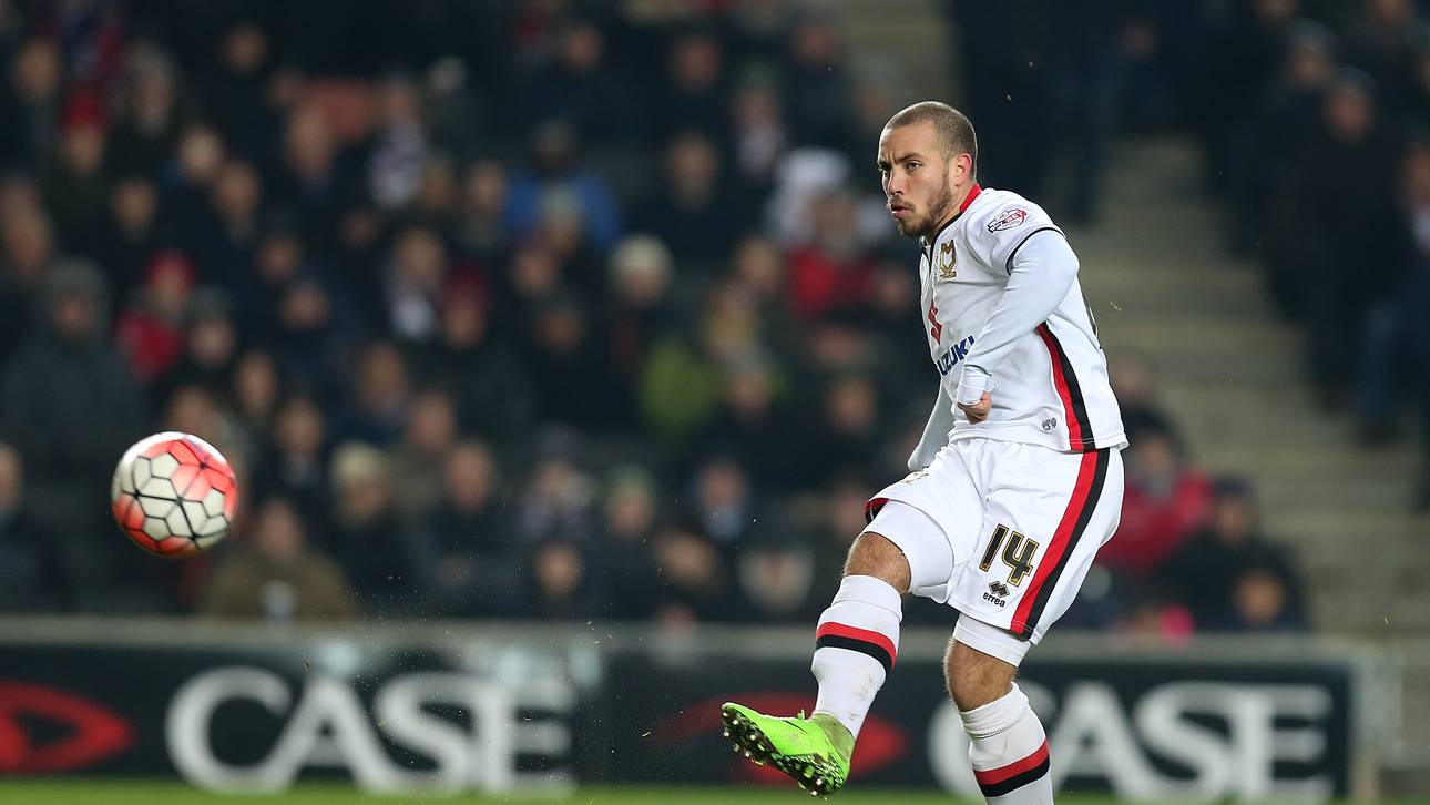 Pinkel-Affäre um englischen Profi