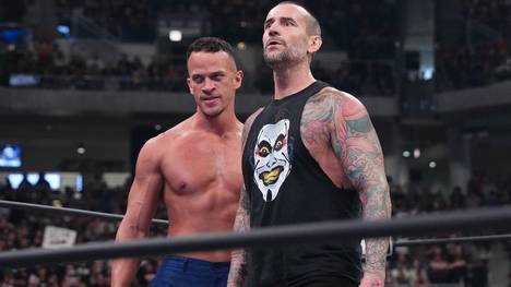 CM Punk (r., mit Ricky Starks) ist zurück bei AEW