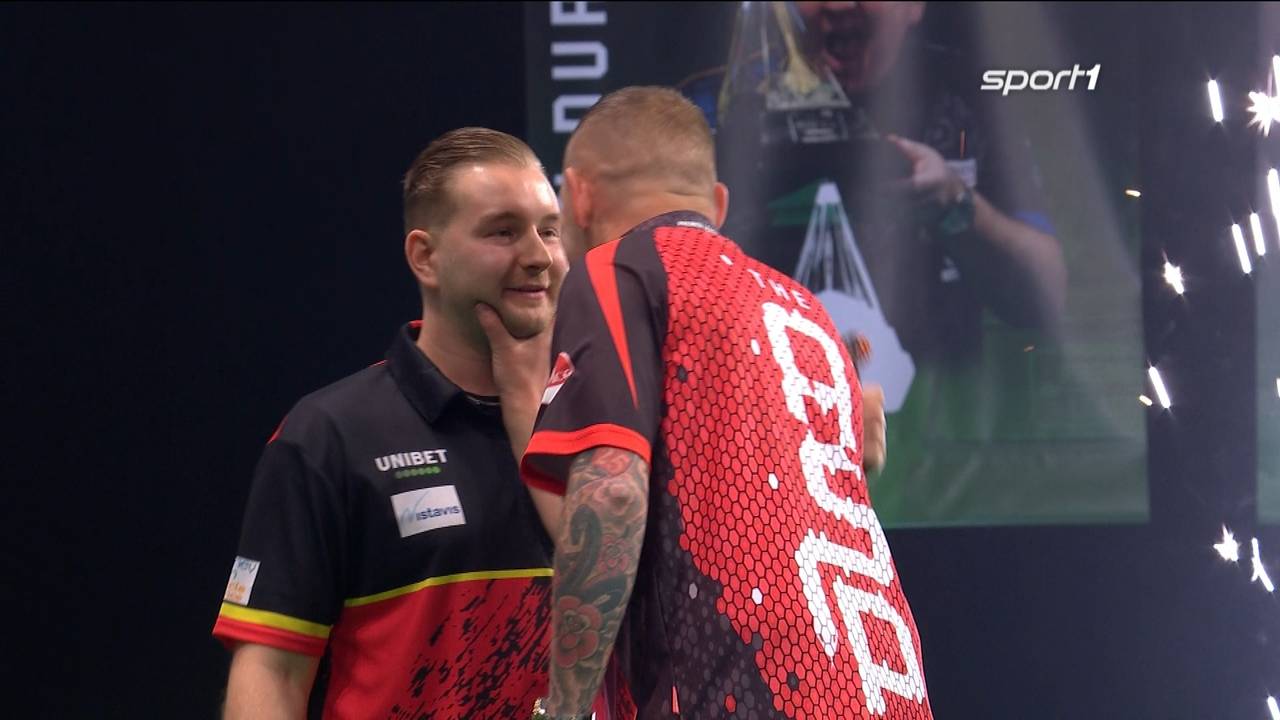 Premier League Darts: Dimitri Van den Bergh besiegt Nathan Aspinall mit 8:6