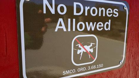 Was passiert einer illegalen Drohne bei einem Surfcontest?